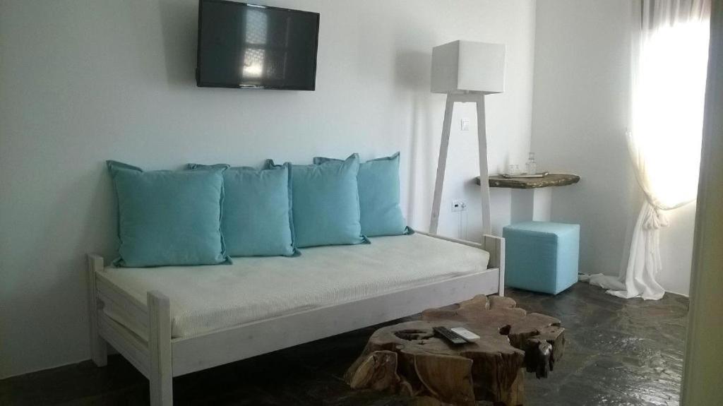 Scorpios Hotel & Suites Samos Town Exterior photo