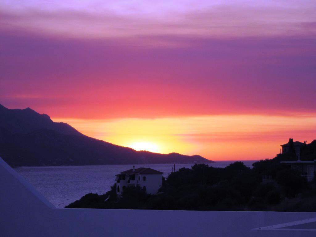 Scorpios Hotel & Suites Samos Town Exterior photo