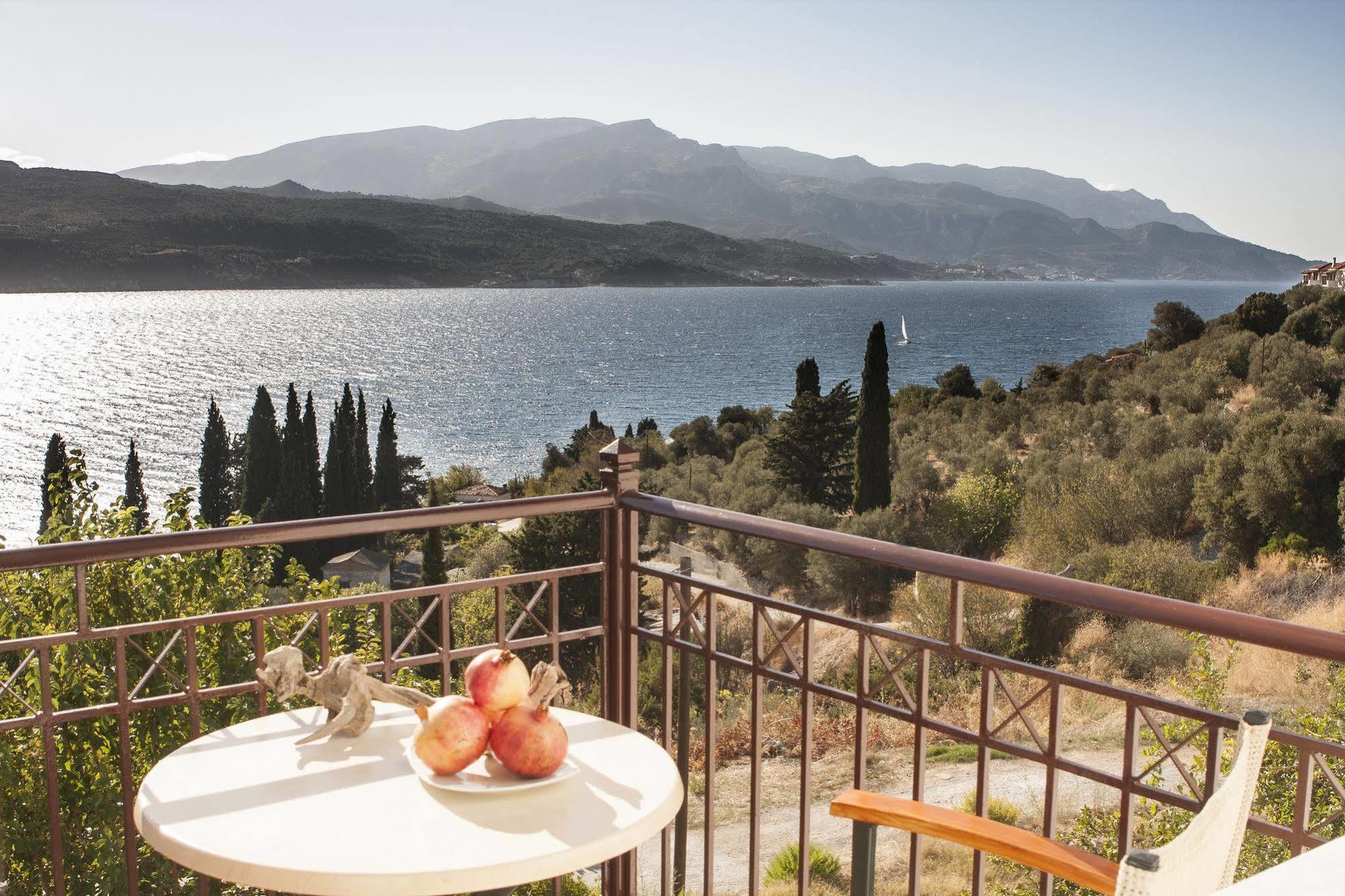 Scorpios Hotel & Suites Samos Town Exterior photo