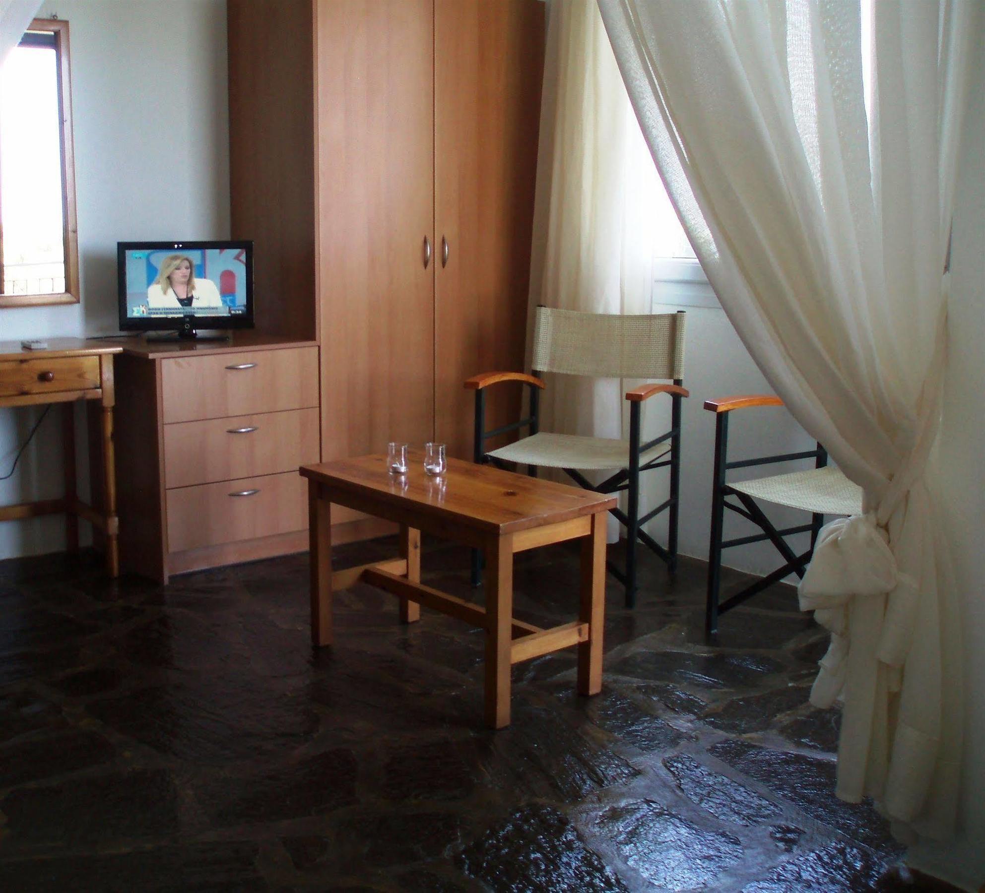 Scorpios Hotel & Suites Samos Town Exterior photo