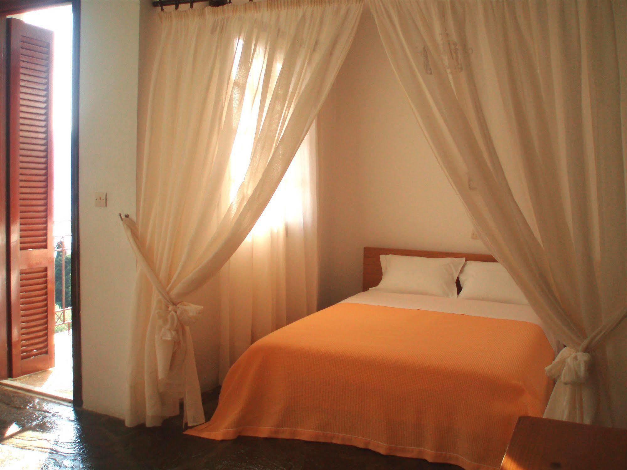 Scorpios Hotel & Suites Samos Town Exterior photo