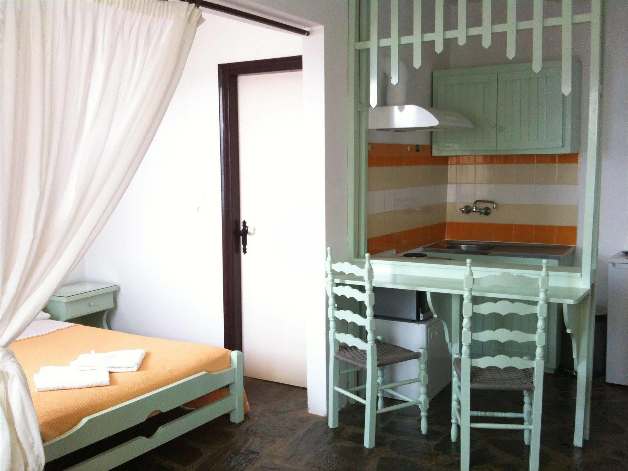 Scorpios Hotel & Suites Samos Town Exterior photo